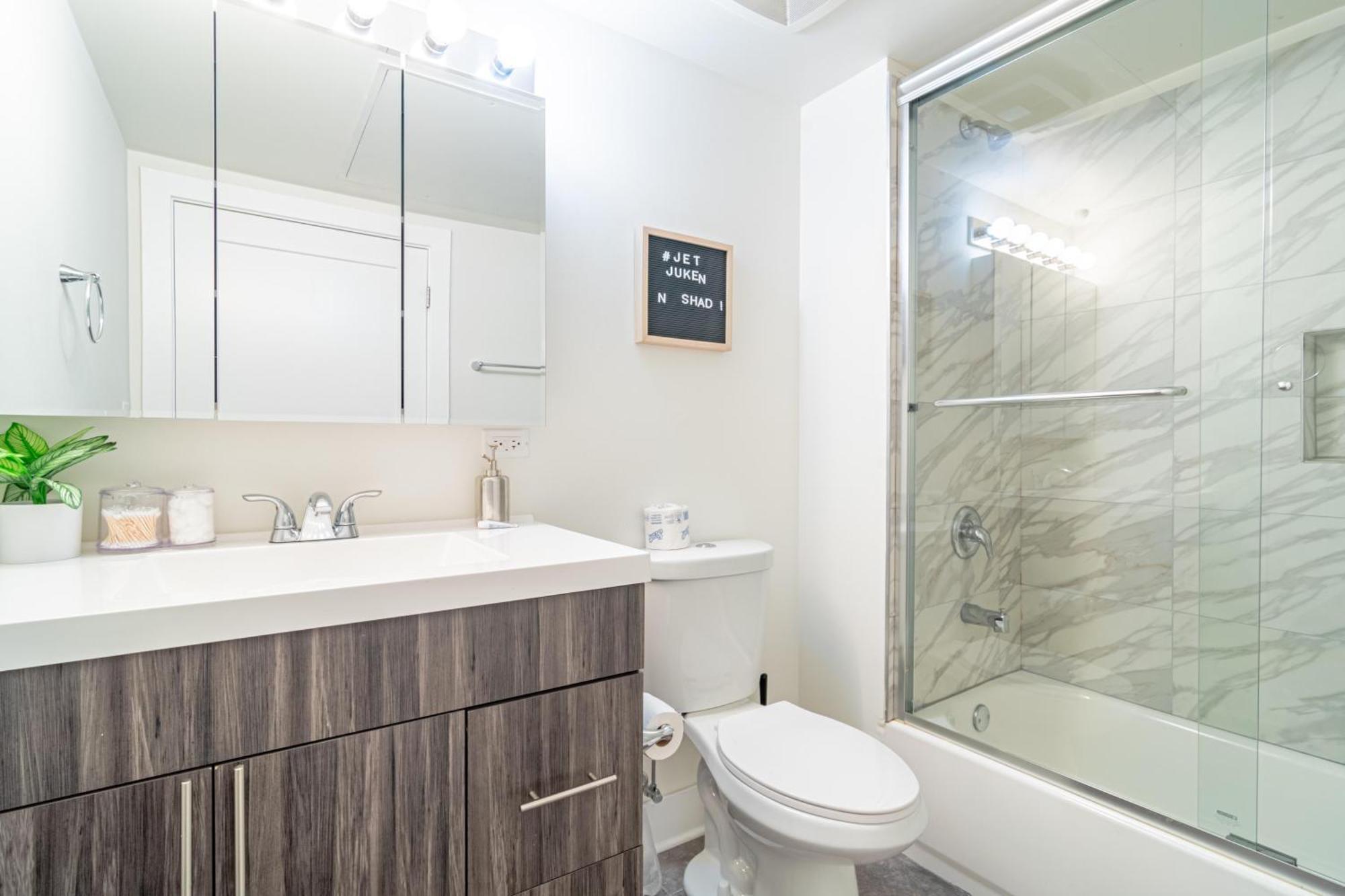 Bright 2Br Luxury Corner Suite With Optional Parking Sleeps 6 Guests Near Mccormick Place And Soldier Field Chicago Exterior photo